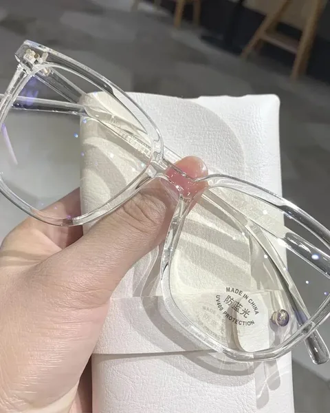 Clear glasses