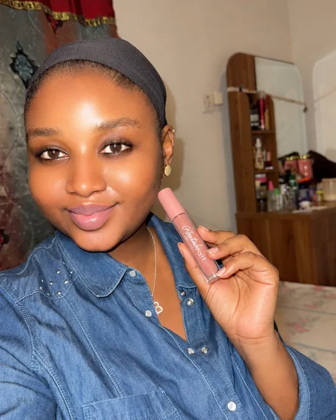 Nude lipgloss