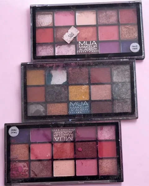 X3 MUA Eyeshadow  palettes broken